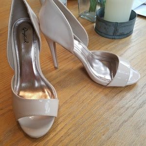 Light Tan/ Beige open toe patent leather heels
